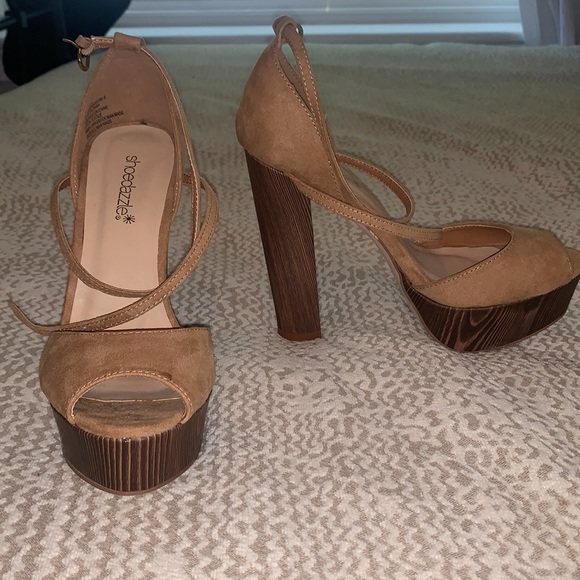 Platform heels - Picture 2 of 3